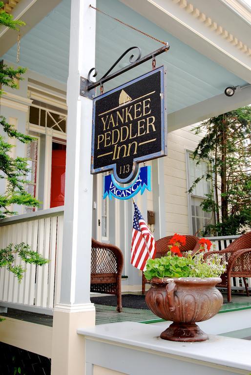 Yankee Peddler Inn Newport Exterior photo
